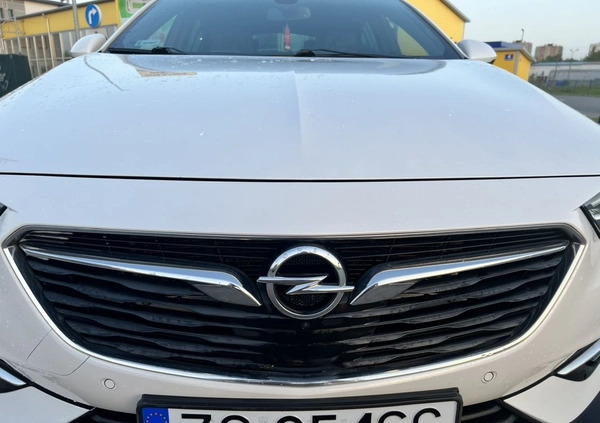 Opel Insignia cena 64000 przebieg: 180000, rok produkcji 2017 z Szczecin małe 667